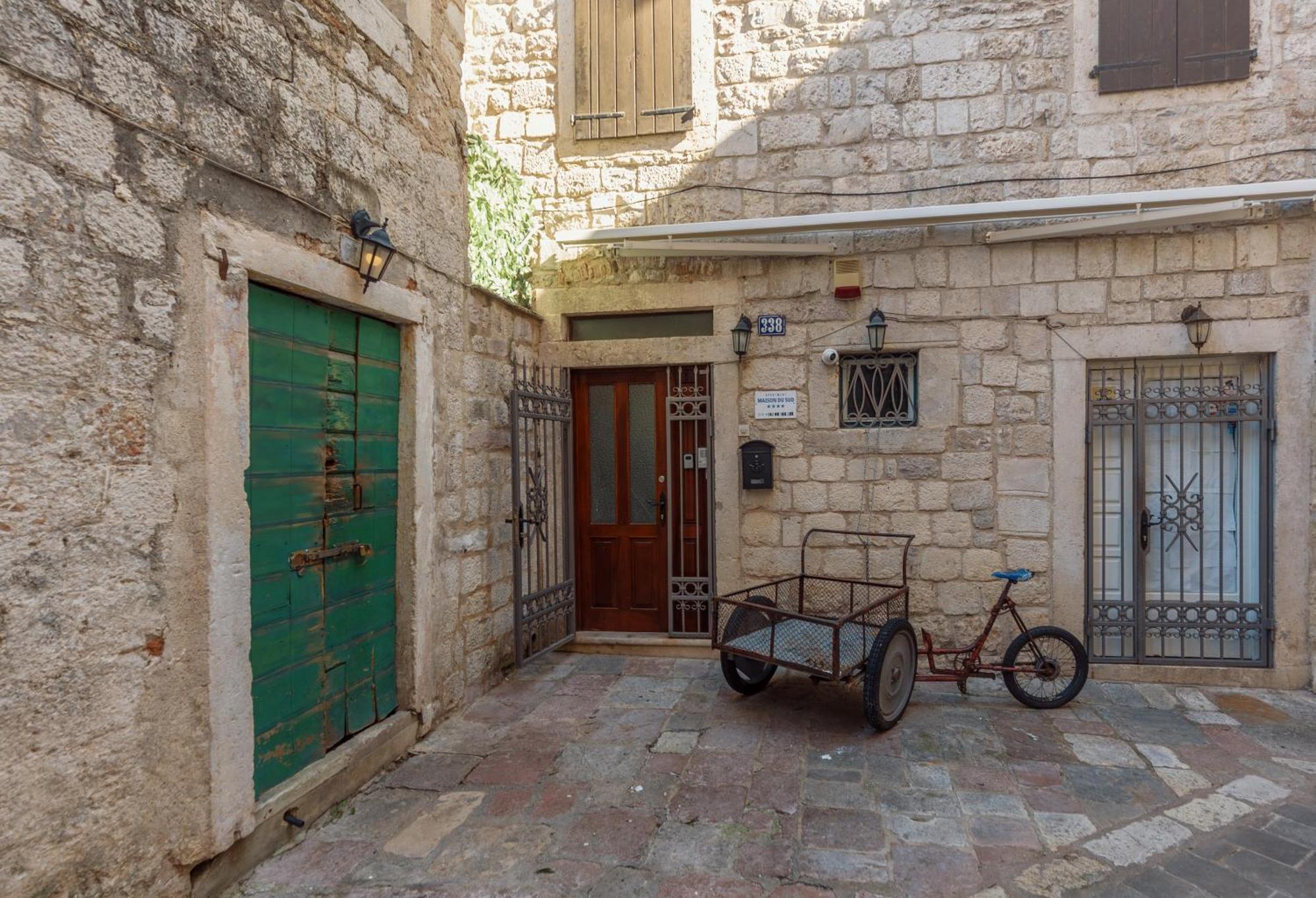 Old Town St Tryphon Apartment Котор Экстерьер фото