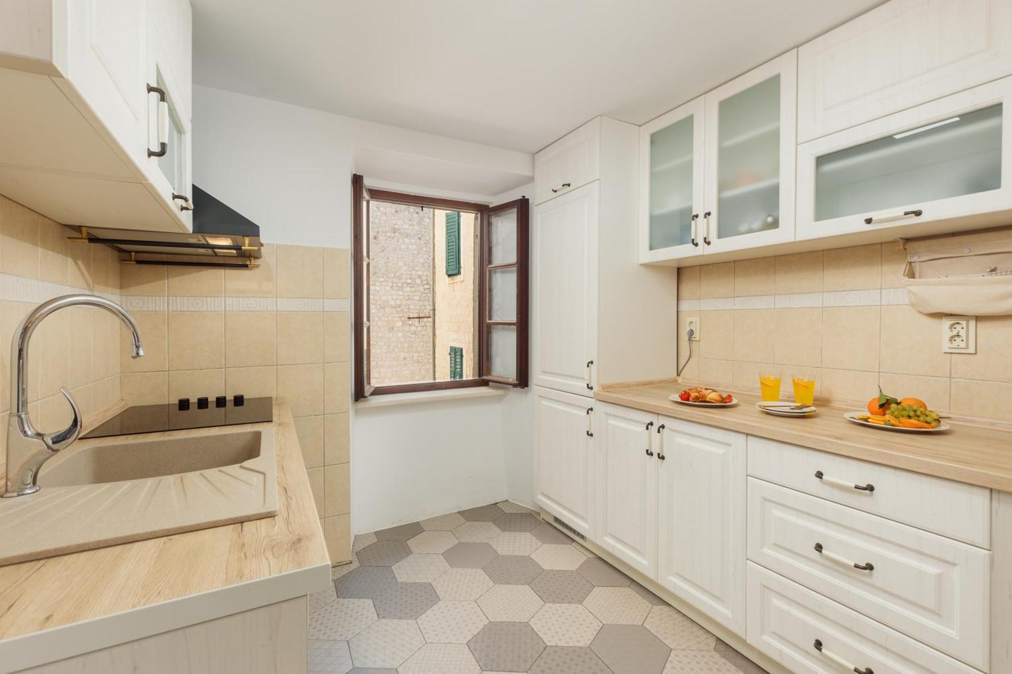 Old Town St Tryphon Apartment Котор Экстерьер фото
